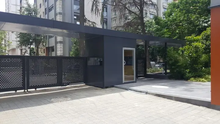 A1 Residence – giriş kapısı ve güvenlik