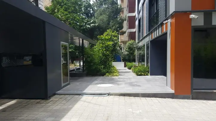 A1 Residence – giriş ve yürüyüş yolu
