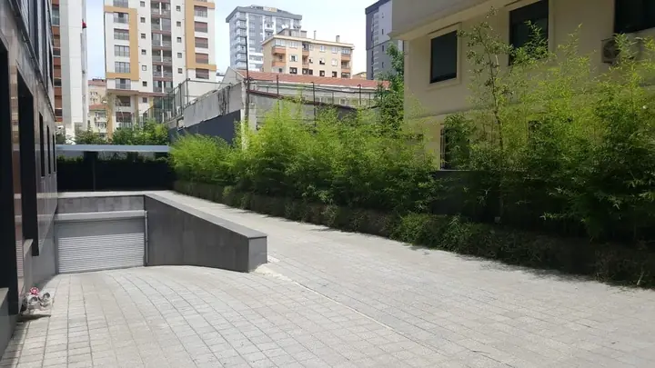 A1 Residence – kapalı otopark rampası