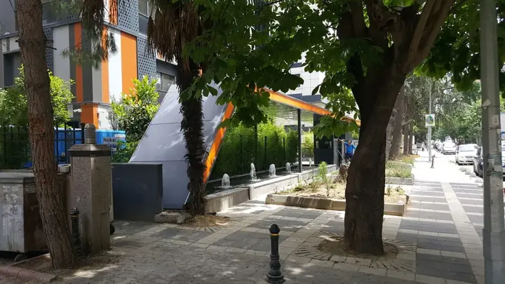 A1 Residence – giriş saçağı ve su öğesi
